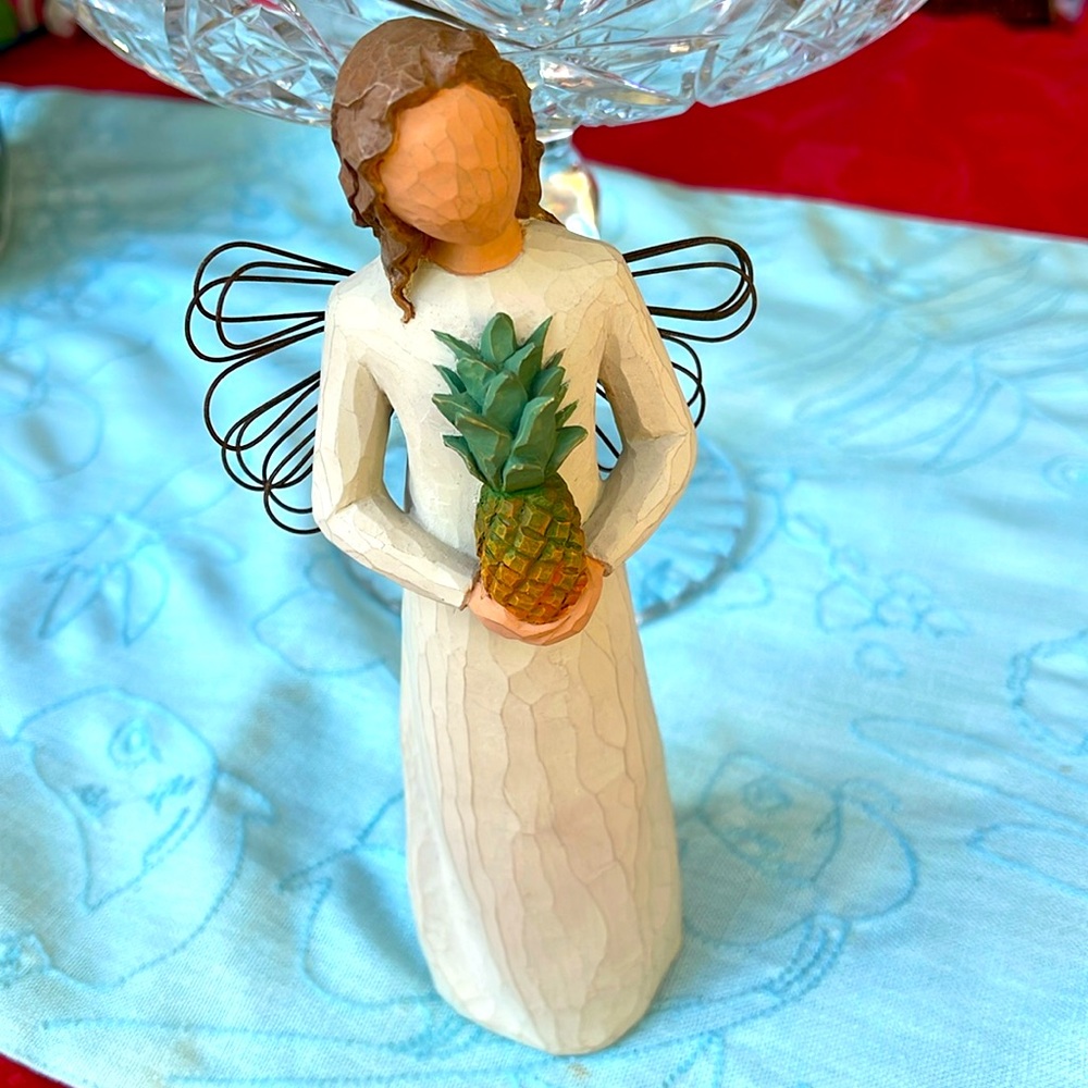 Willow Tree Welcoming Angel by Demdaco 2002, holding a pineapple